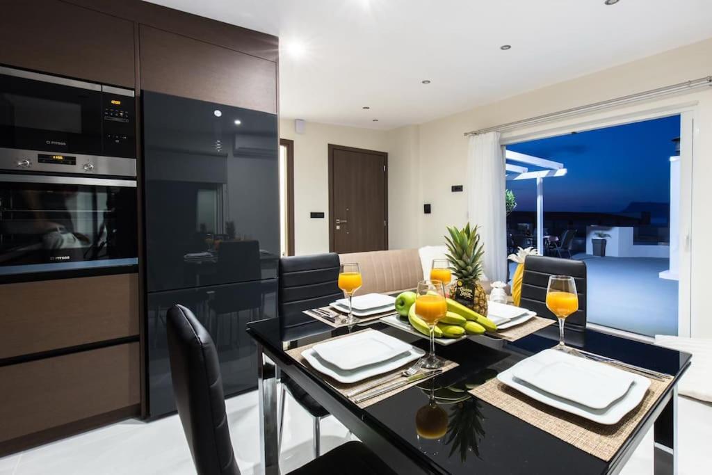 Home Sweet Home - Big Balcony With Great View Kíssamos Extérieur photo
